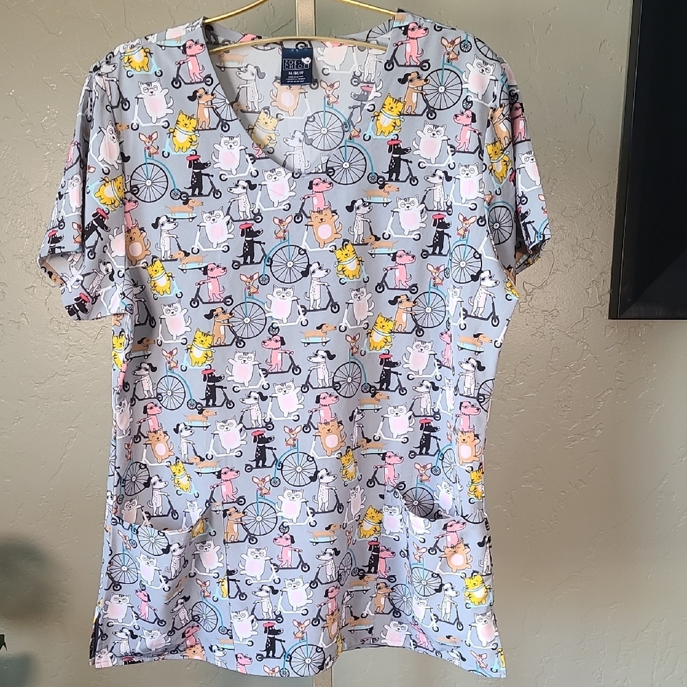 Zoe + Chloe Gray White Pink Yellow Cat‎ Dog Bike Uniform Scrub Top Medium